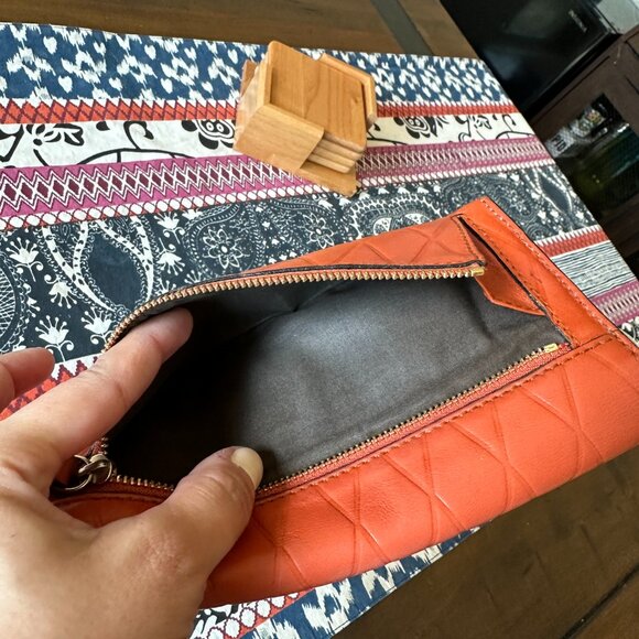 Chloe' Chloe Rare Coral Quilted Elise Continental Turnlock Long Wallet - Picture 11 of 12